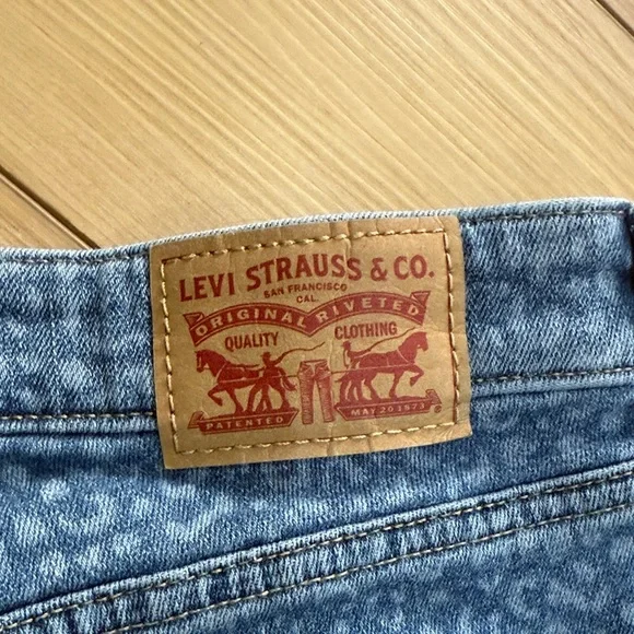 Levi’s 711 Skinny Women's Blue Jeans with Cheetah Print - Picture 5 of 8